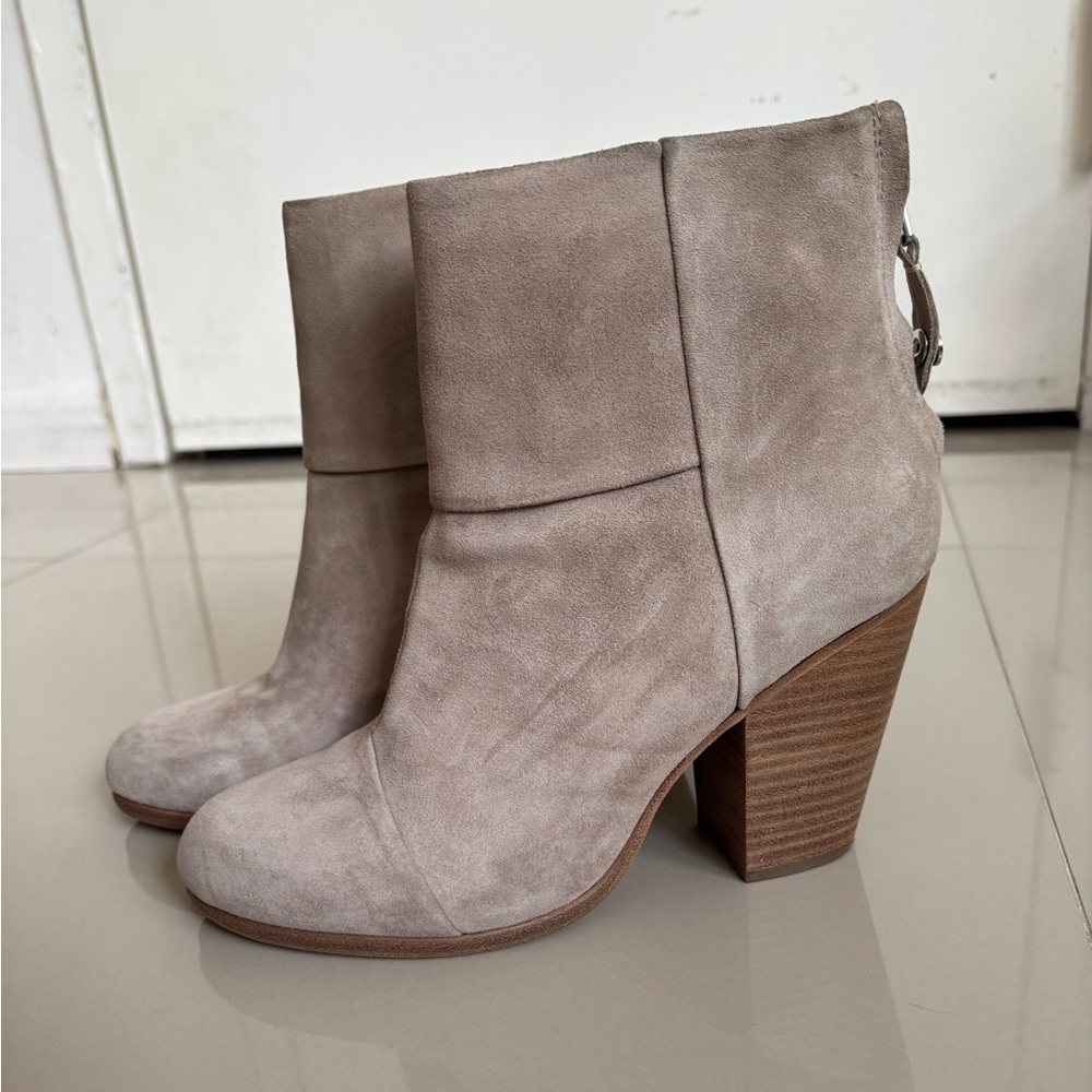 Rag & Bone New York CLASSIC NEWBURY Suede Boots in Beige Size 39